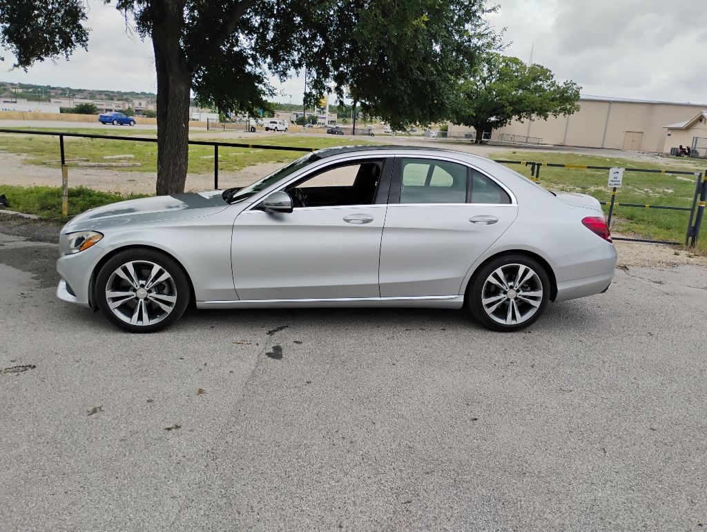 2016 Mercedes-Benz C-Class Image 2