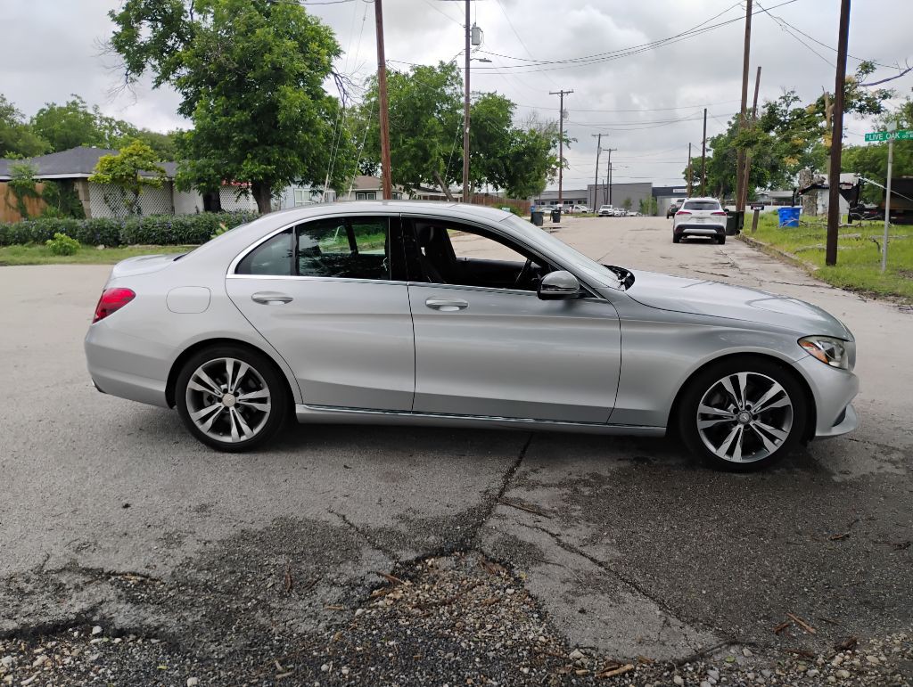 2016 Mercedes-Benz C-Class Image 3