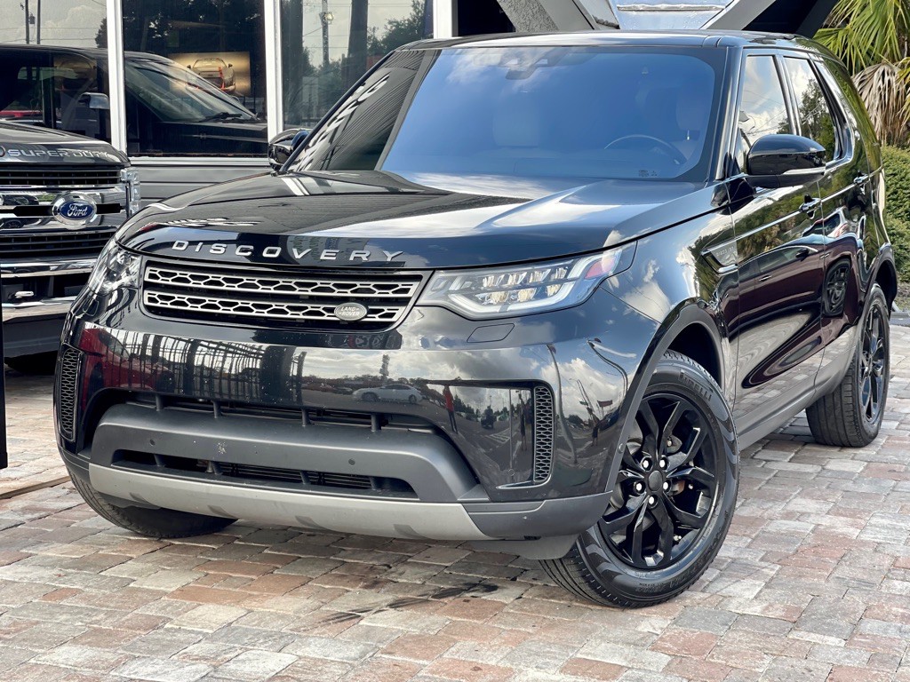 2017 Land Rover Discovery Image 2