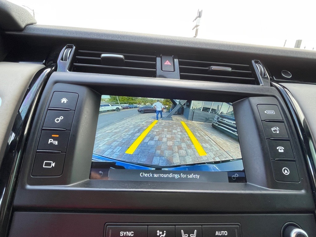 2017 Land Rover Discovery Image 15