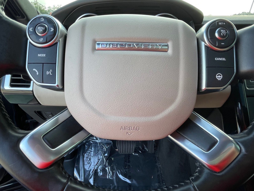 2017 Land Rover Discovery Image 17