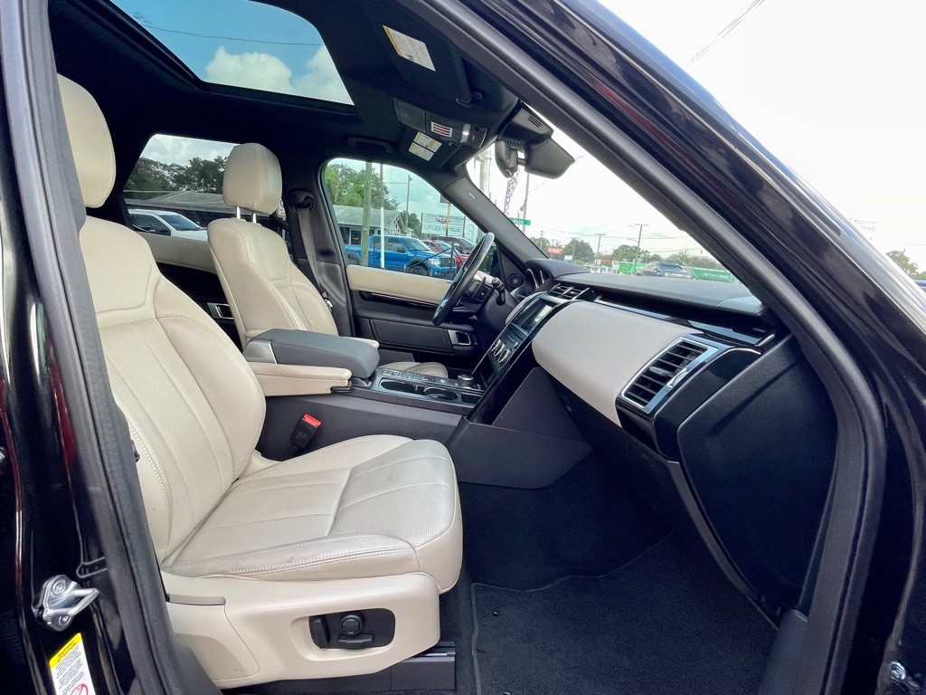 2017 Land Rover Discovery Image 21