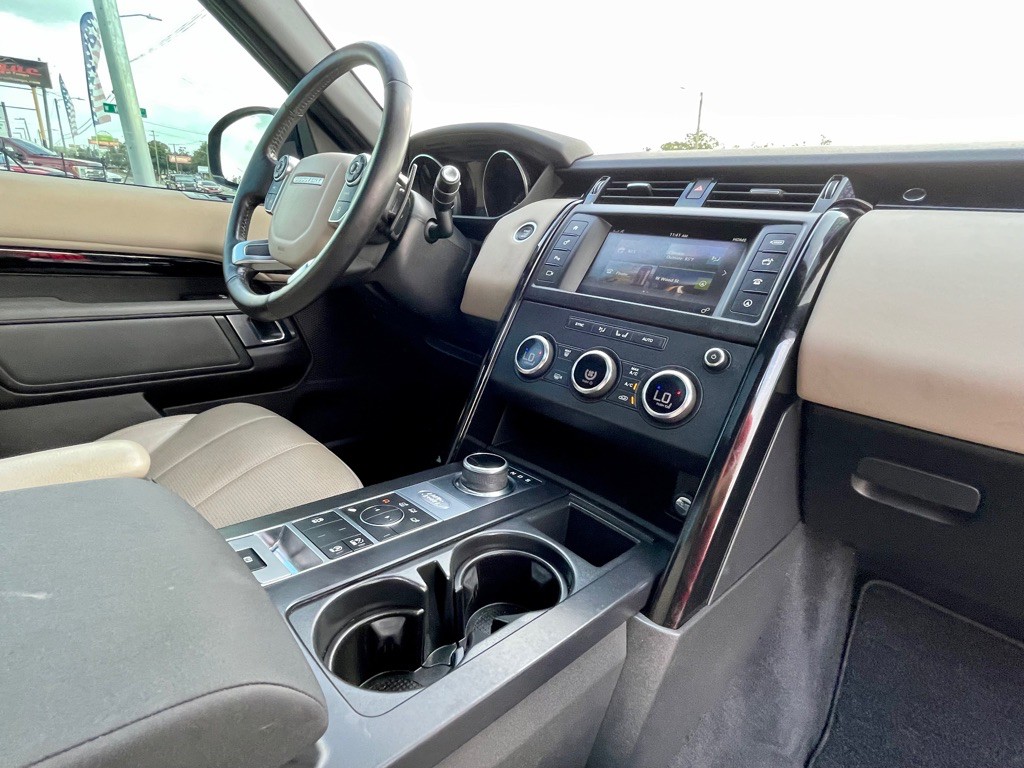 2017 Land Rover Discovery Image 22