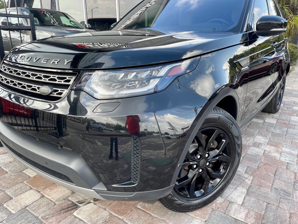 2017 Land Rover Discovery Image 24