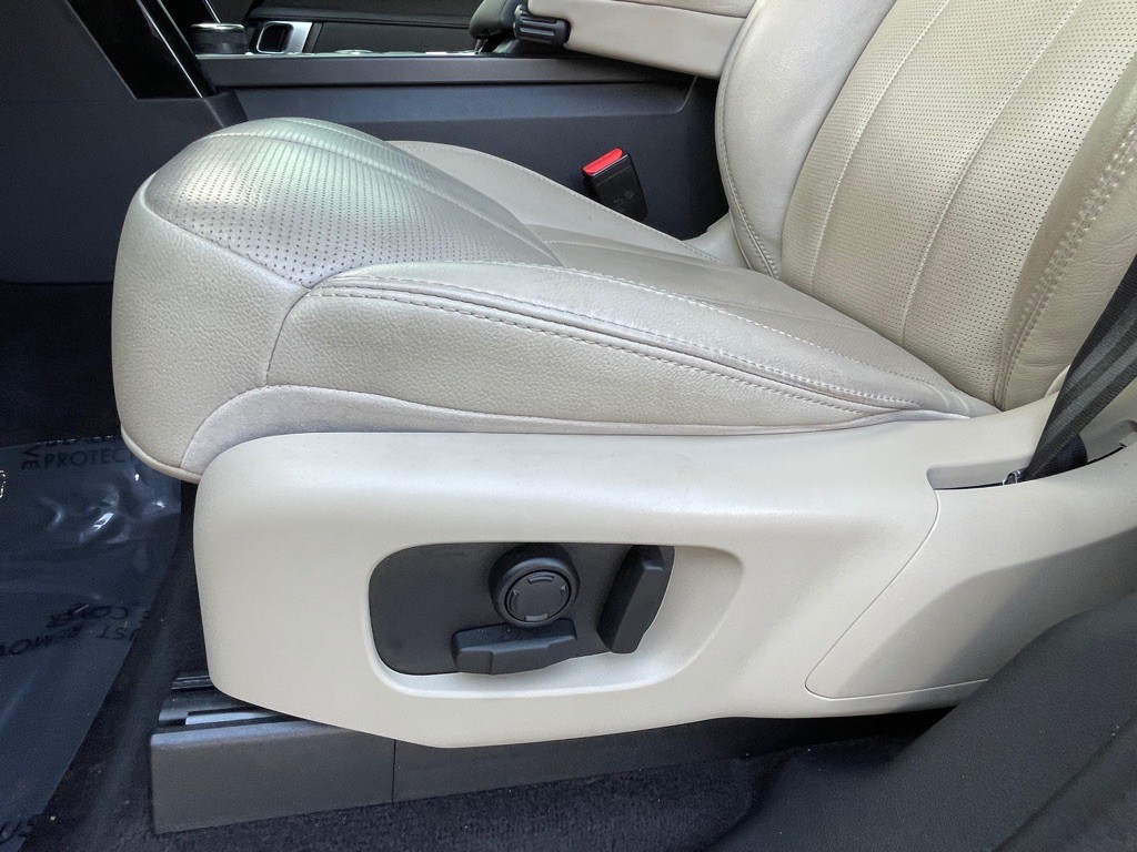 2017 Land Rover Discovery Image 31