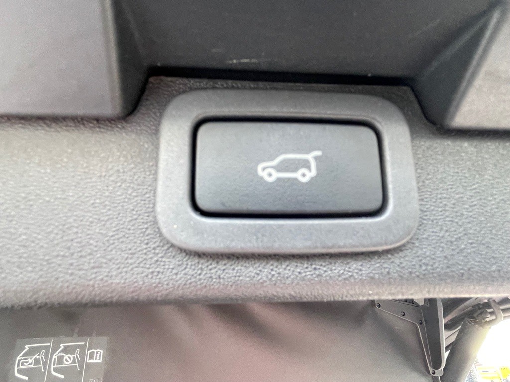 2017 Land Rover Discovery Image 37