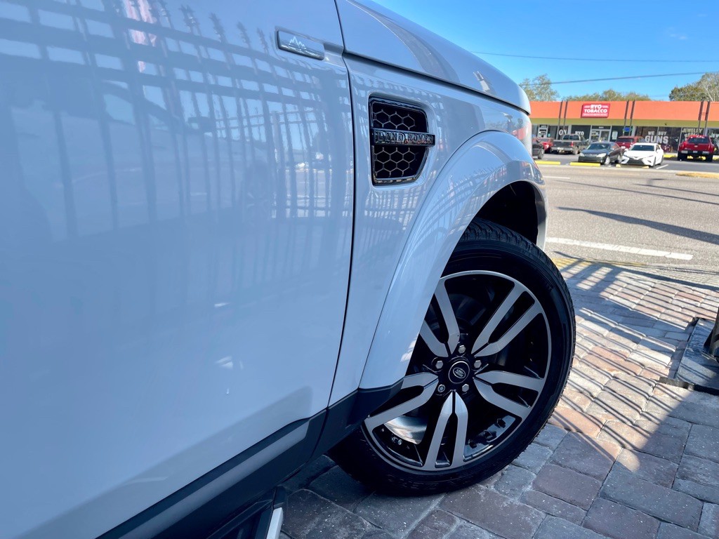 2016 Land Rover LR4 Image 10