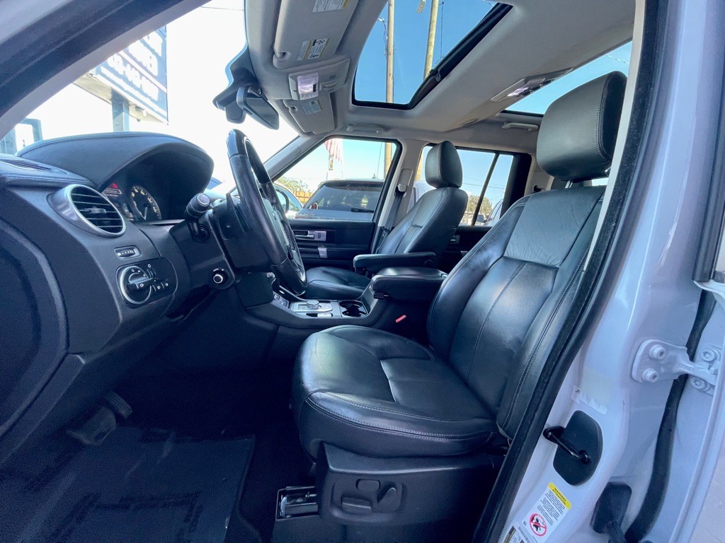 2016 Land Rover LR4 Image 12