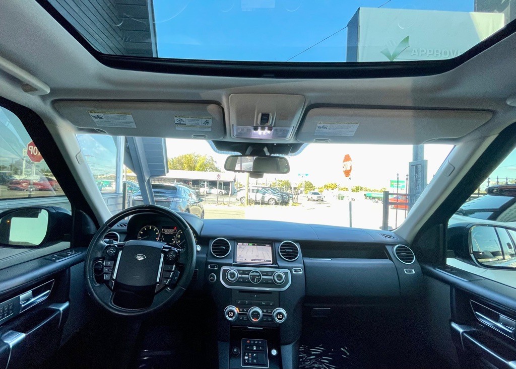 2016 Land Rover LR4 Image 13