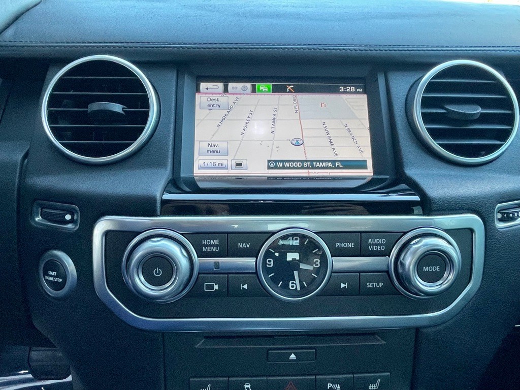 2016 Land Rover LR4 Image 15