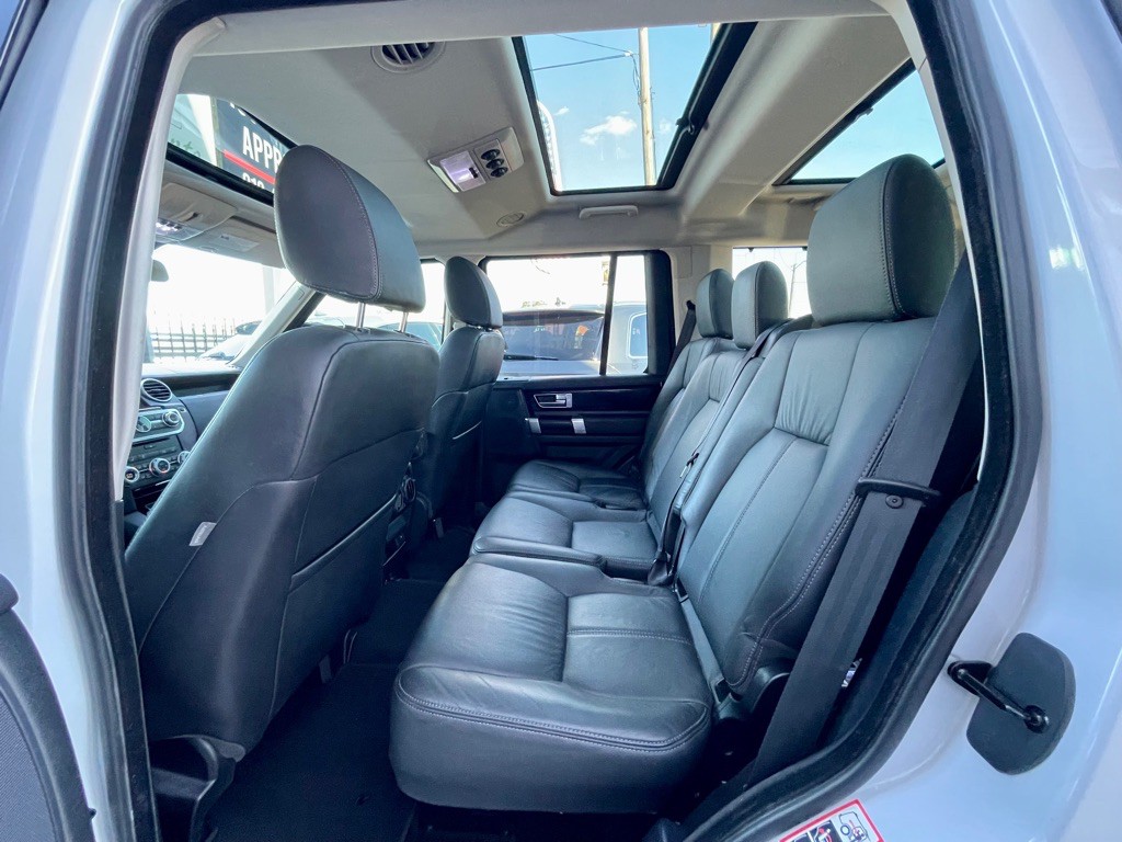 2016 Land Rover LR4 Image 18