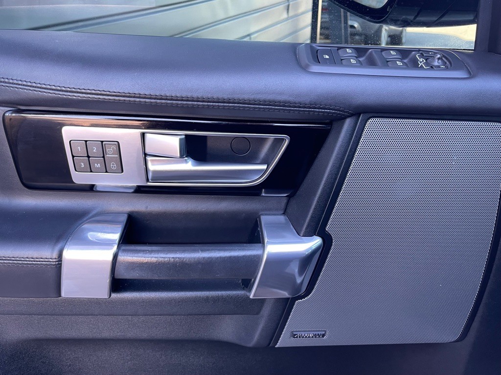 2016 Land Rover LR4 Image 27