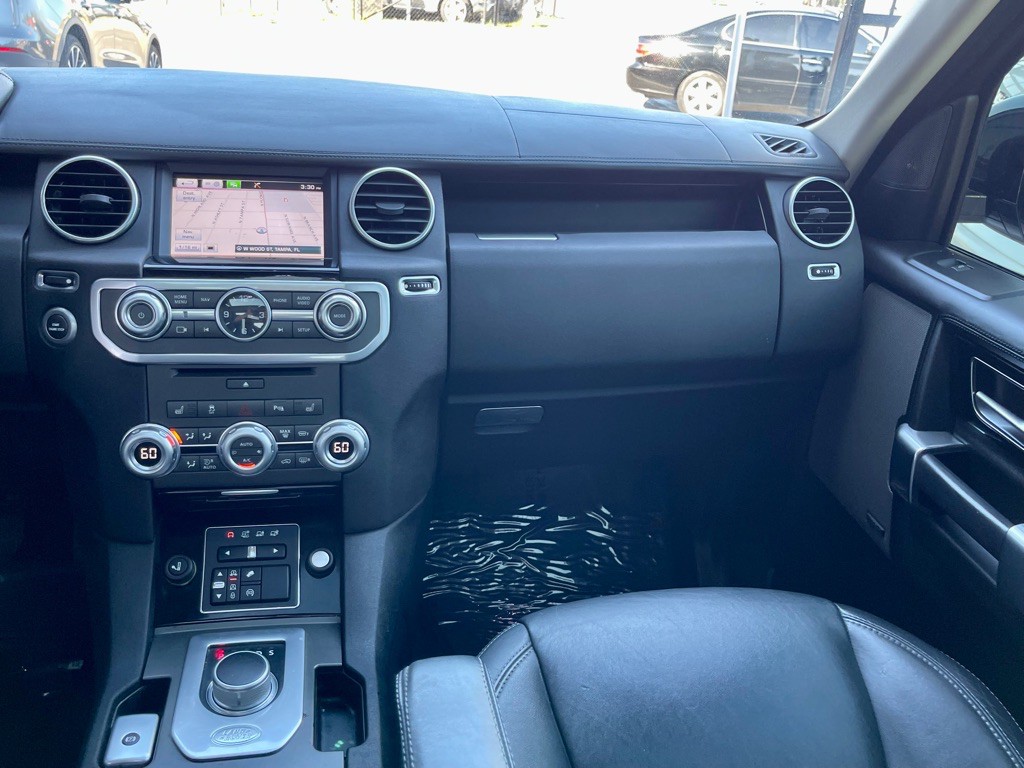 2016 Land Rover LR4 Image 30