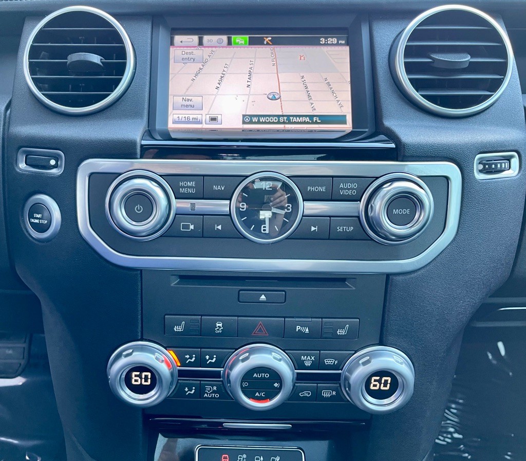 2016 Land Rover LR4 Image 31