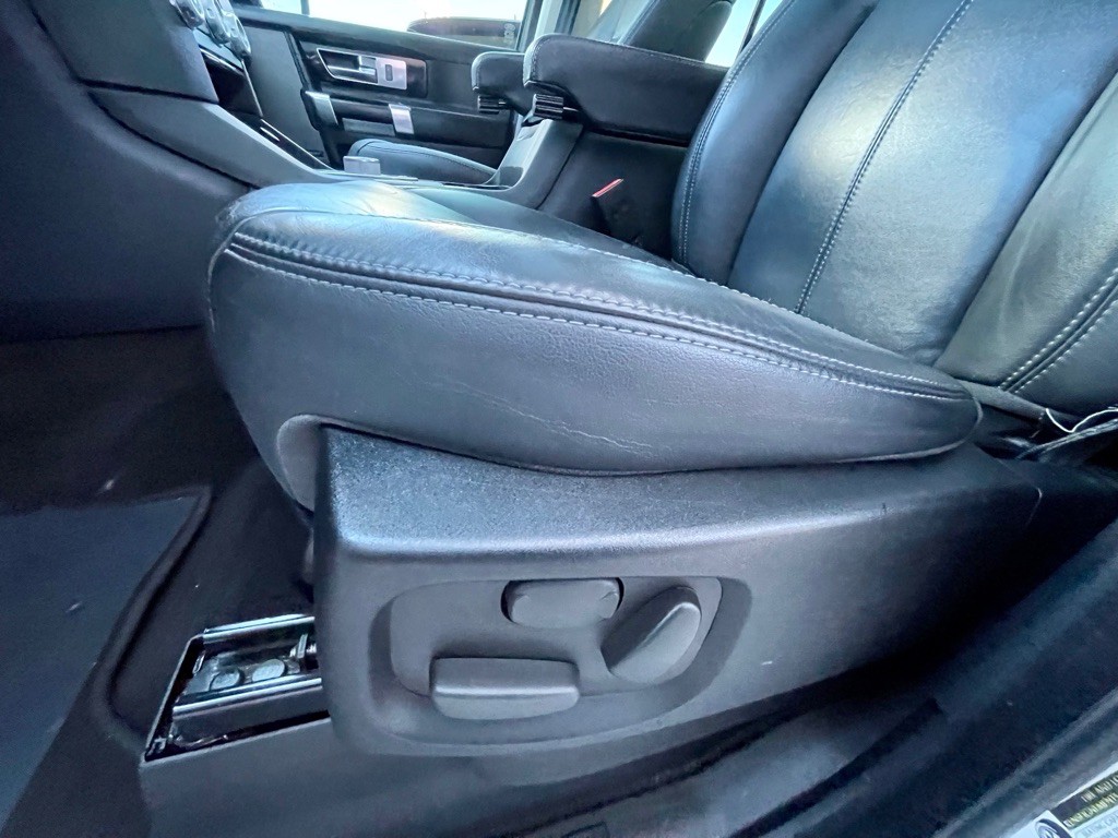 2016 Land Rover LR4 Image 32