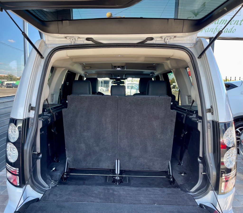 2016 Land Rover LR4 Image 34