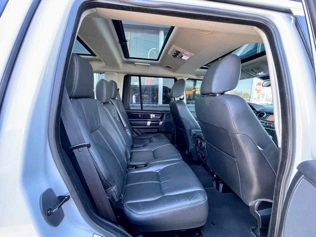 2016 Land Rover LR4 Image 36