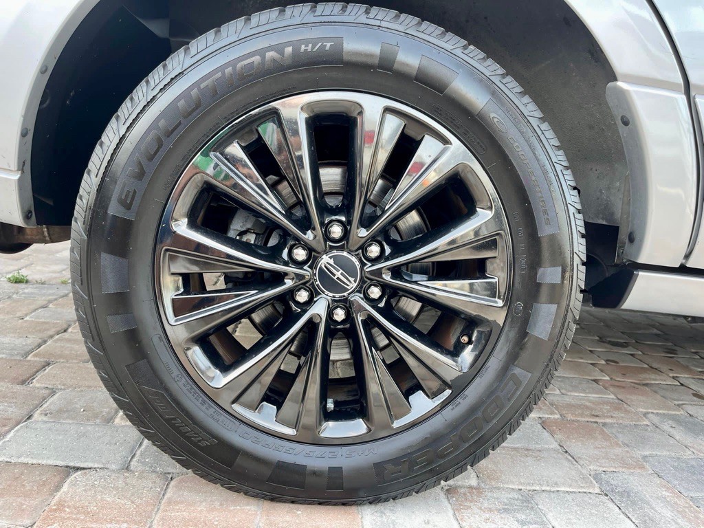 2015 Lincoln Navigator Image 11