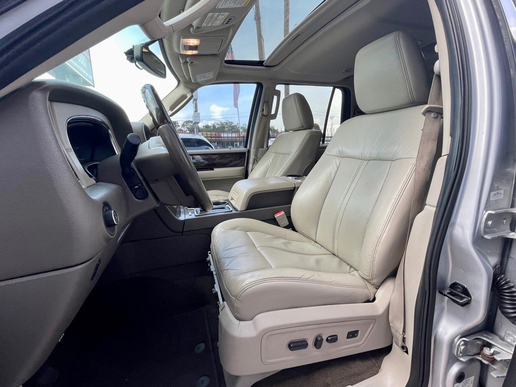 2015 Lincoln Navigator Image 14