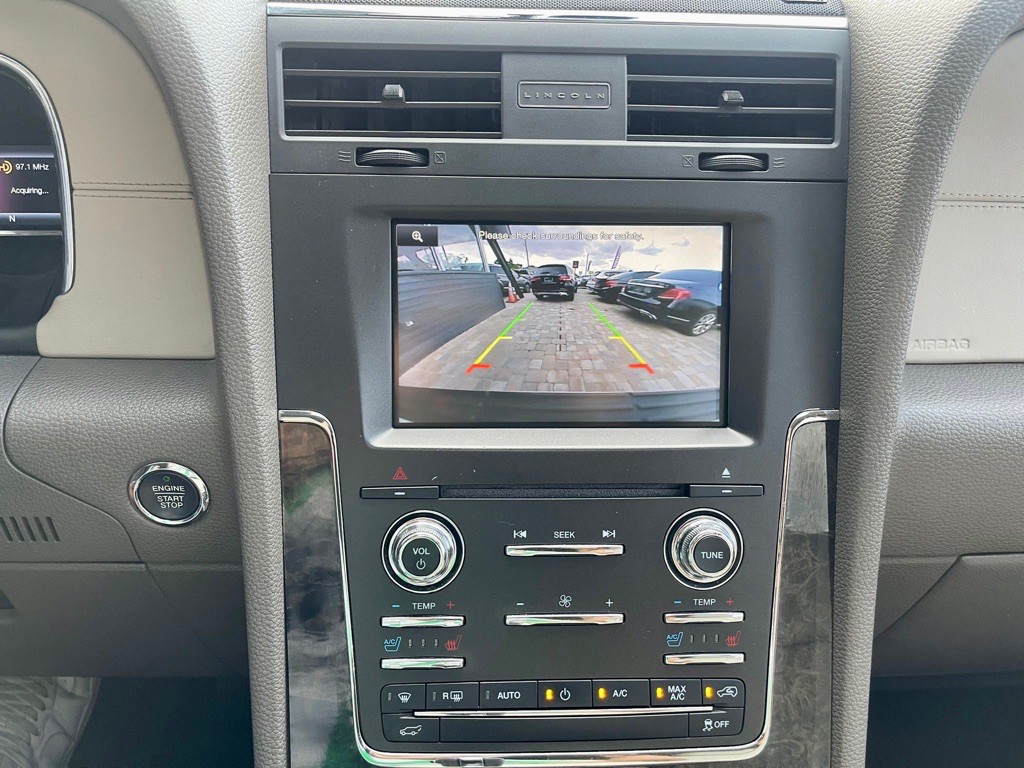 2015 Lincoln Navigator Image 17