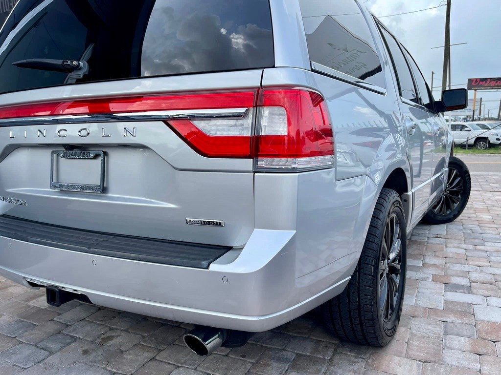 2015 Lincoln Navigator Image 24