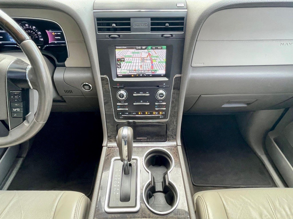 2015 Lincoln Navigator Image 29