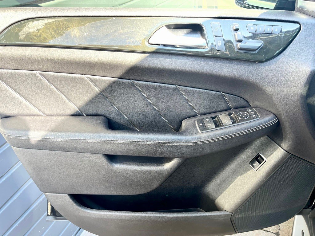 2016 Mercedes-Benz GL-Class Image 35