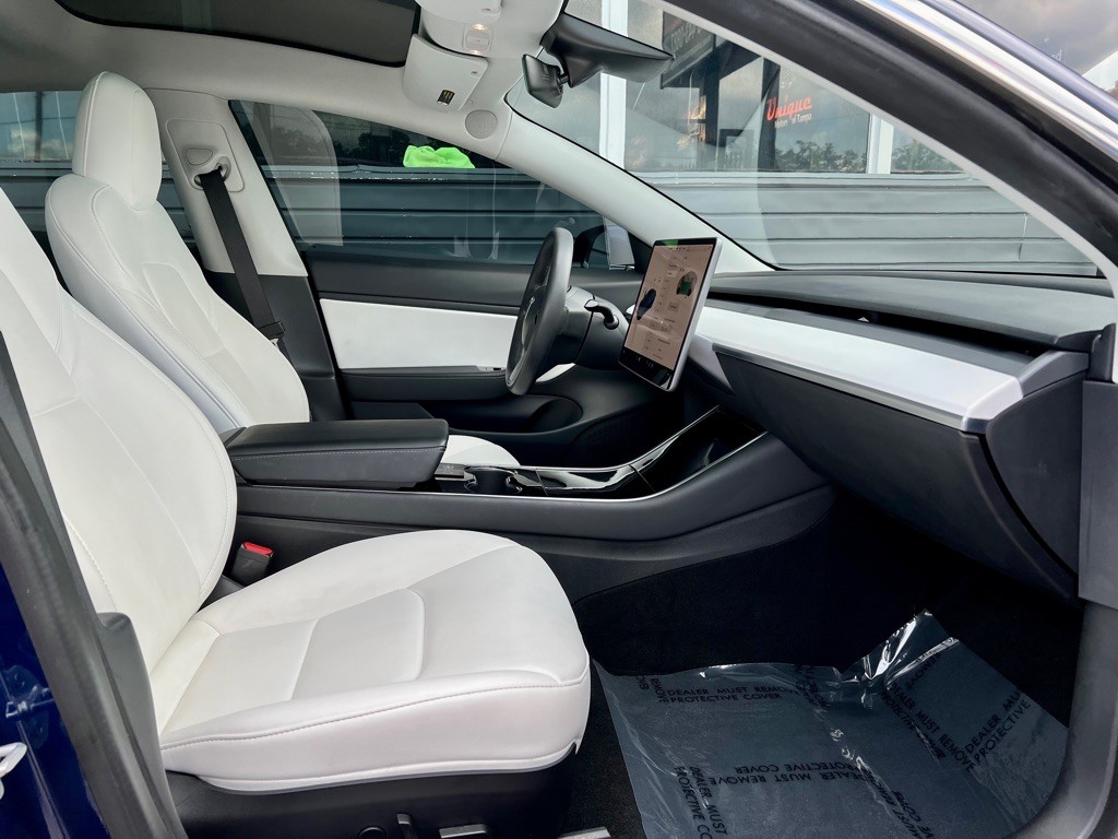 2020 Tesla Model 3 Image 25