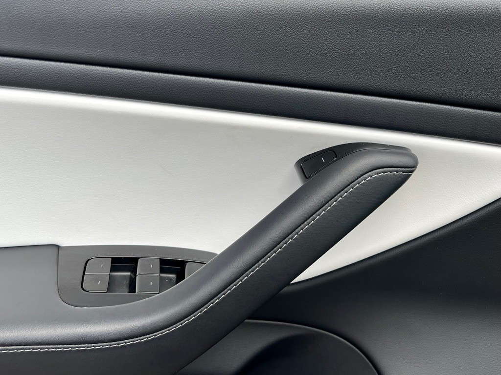 2020 Tesla Model 3 Image 43