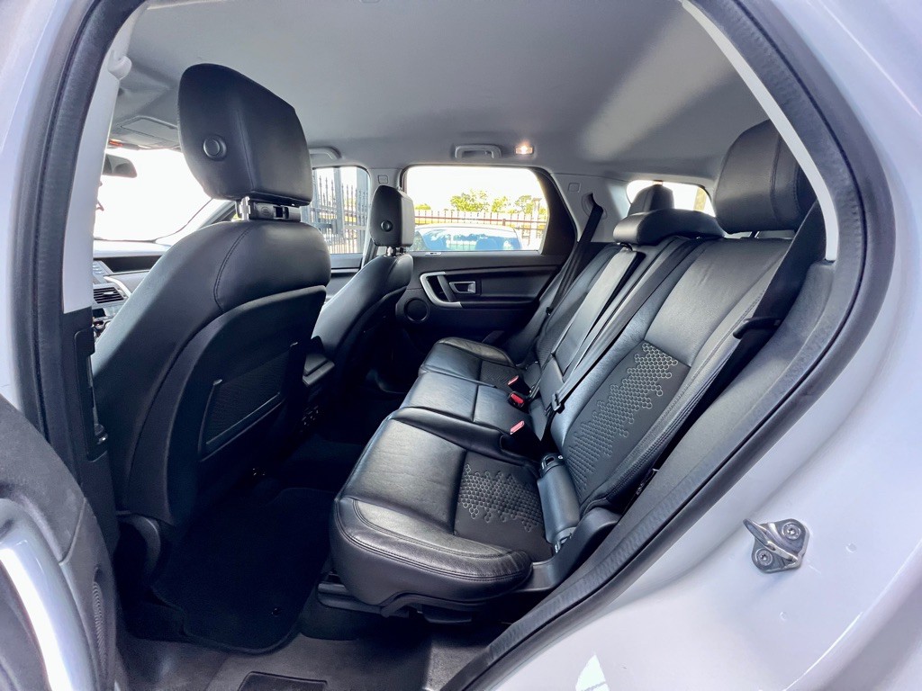 2019 Land Rover Discovery Sport Image 18