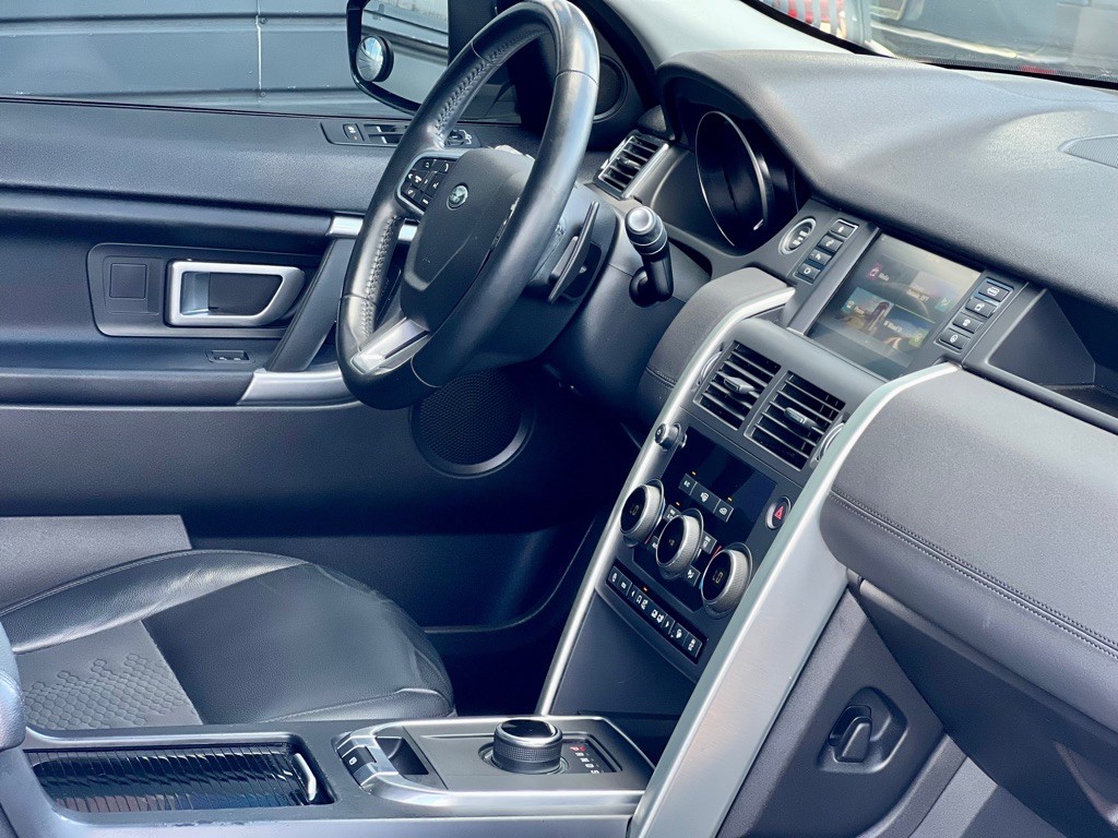 2019 Land Rover Discovery Sport Image 22