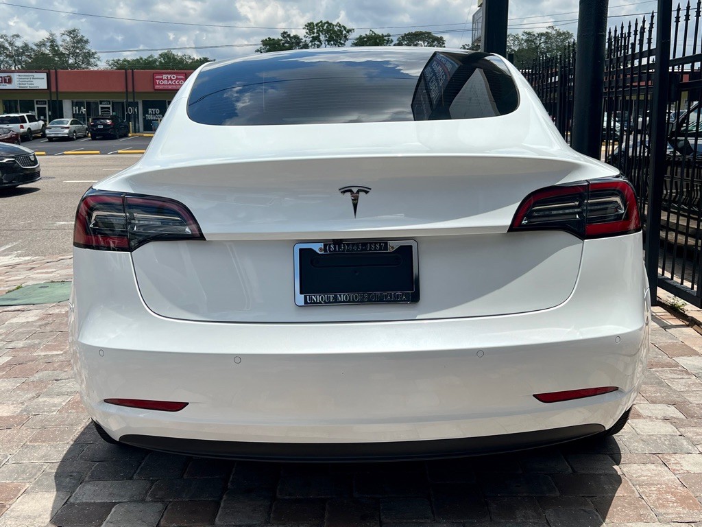 2022 Tesla Model 3 Image 9