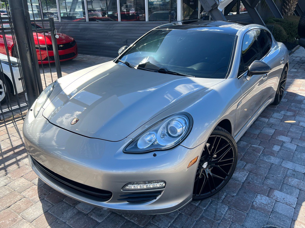 2012 Porsche Panamera Image 2