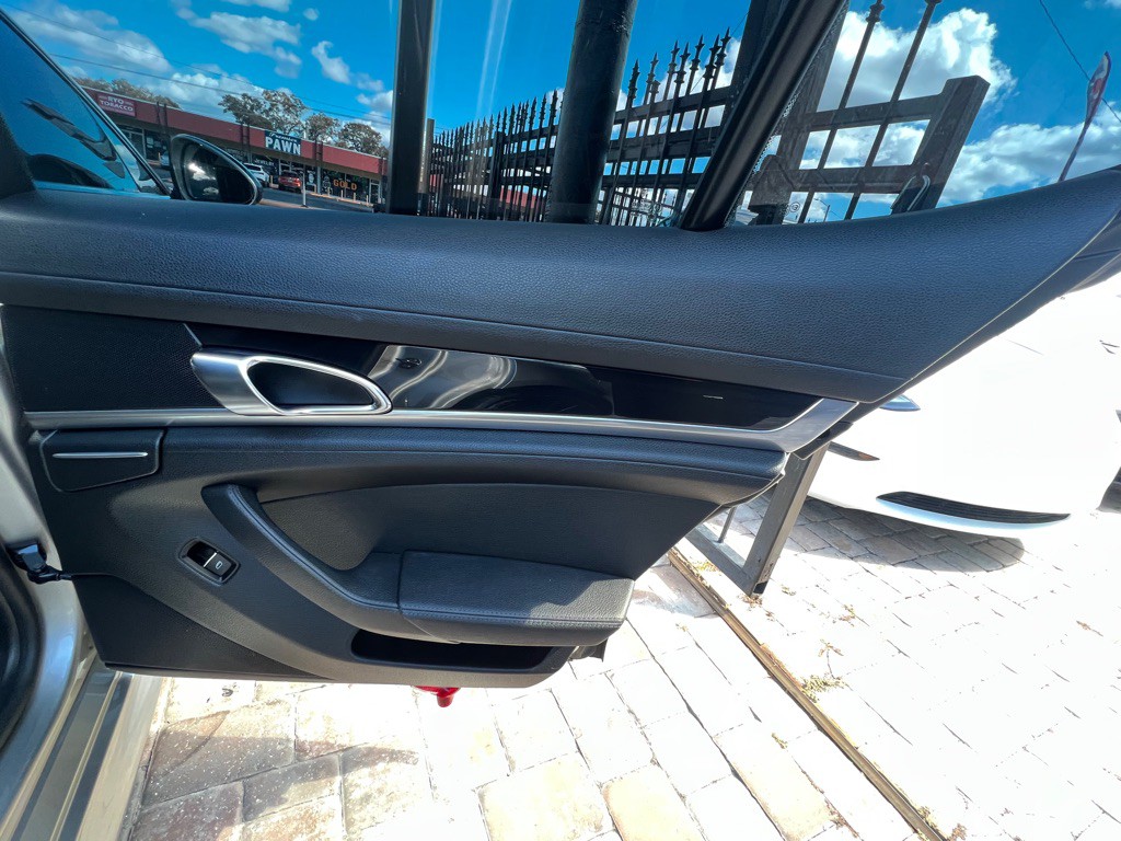 2012 Porsche Panamera Image 45