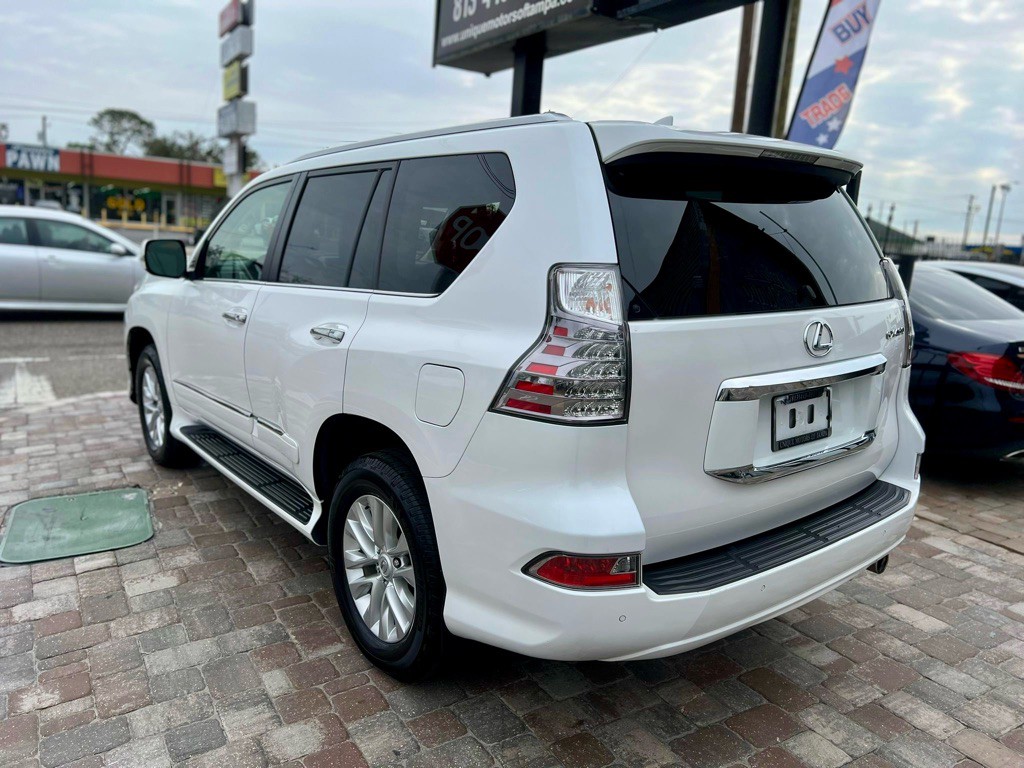 2017 Lexus GX Image 5