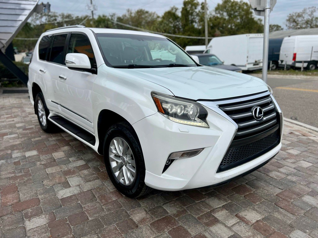 2017 Lexus GX Image 3