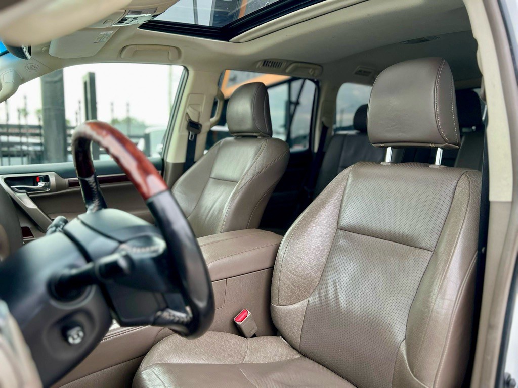 2017 Lexus GX Image 11