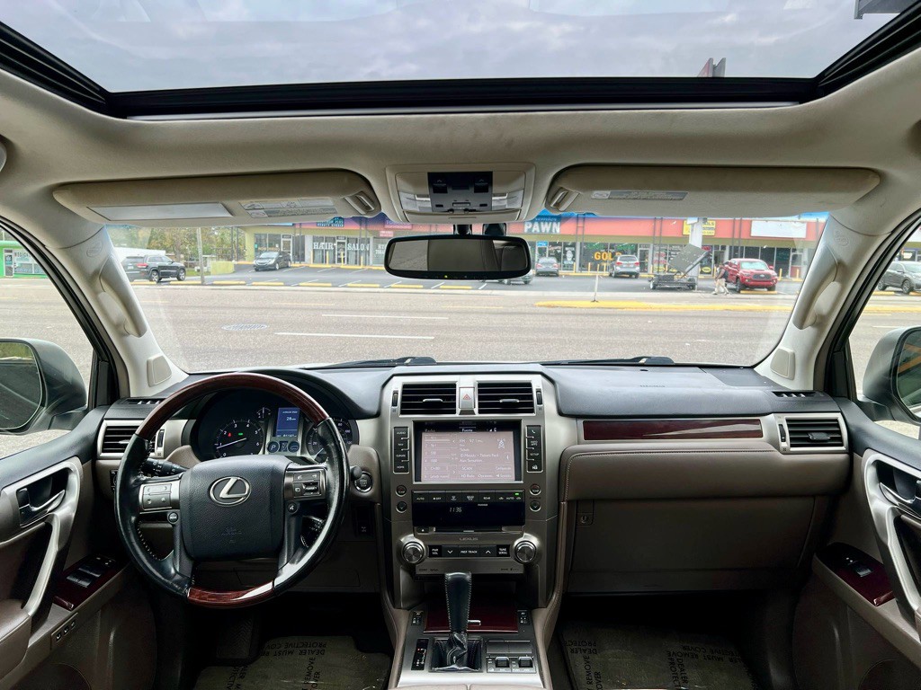 2017 Lexus GX Image 12