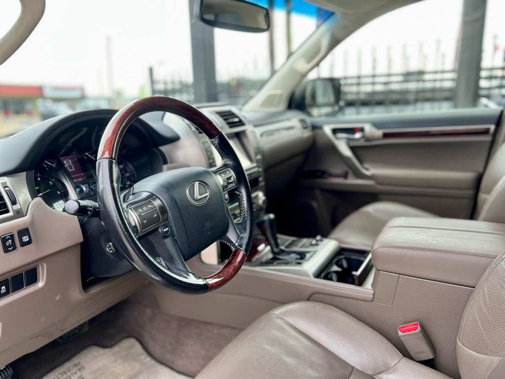 2017 Lexus GX Image 15