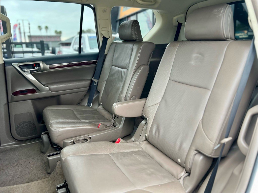 2017 Lexus GX Image 16