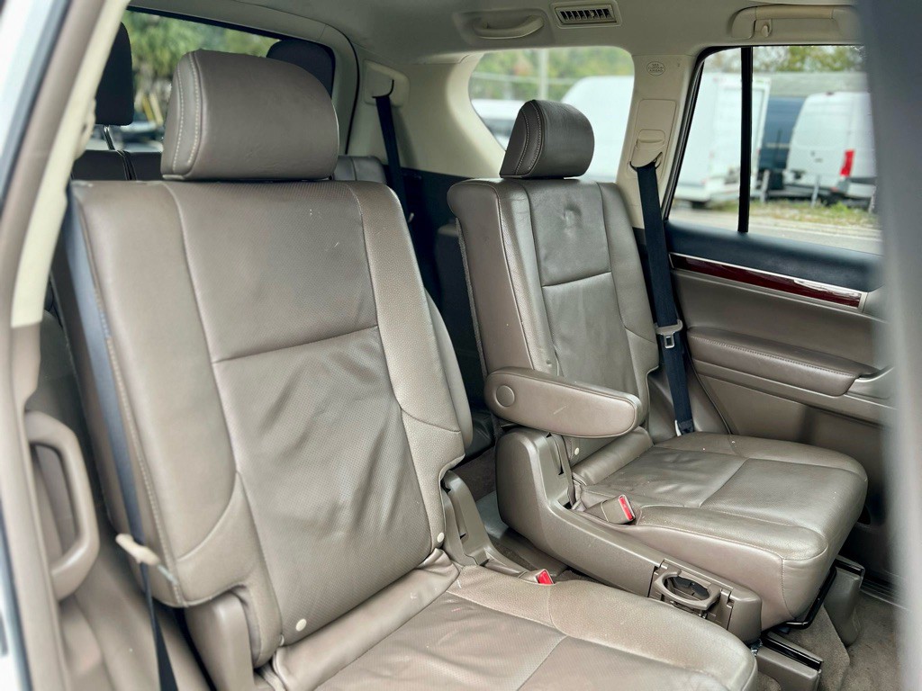 2017 Lexus GX Image 17