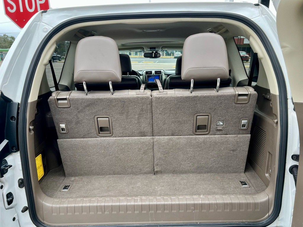 2017 Lexus GX Image 19