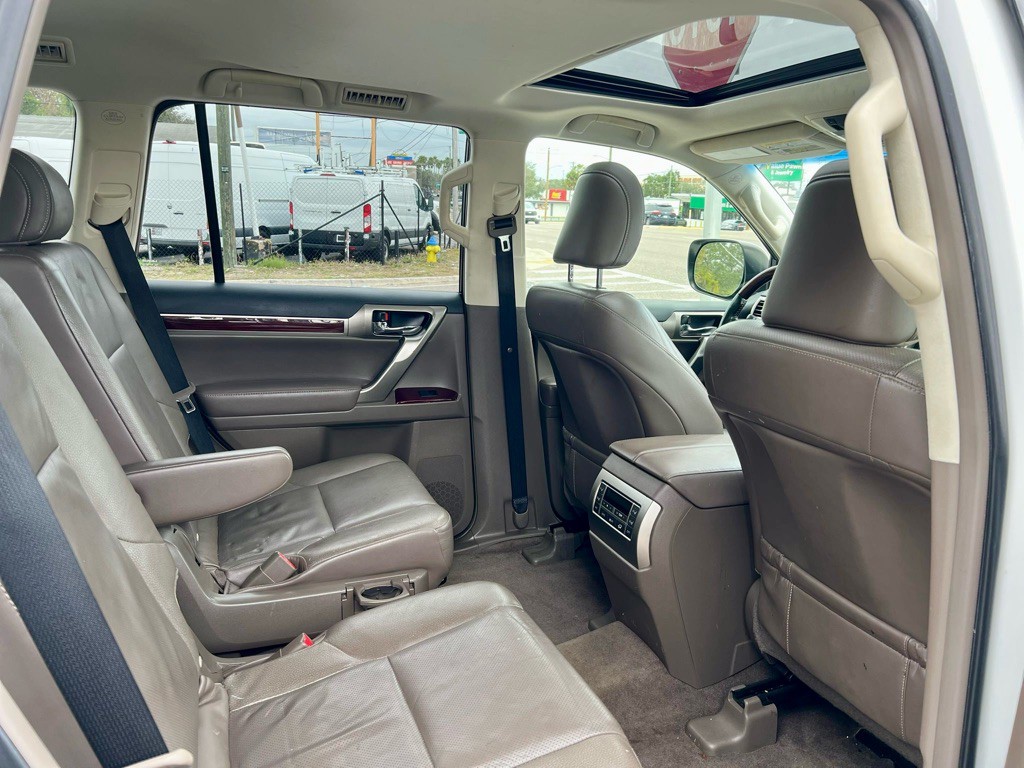 2017 Lexus GX Image 20