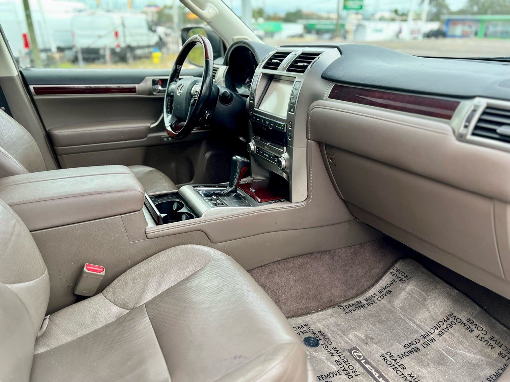 2017 Lexus GX Image 21