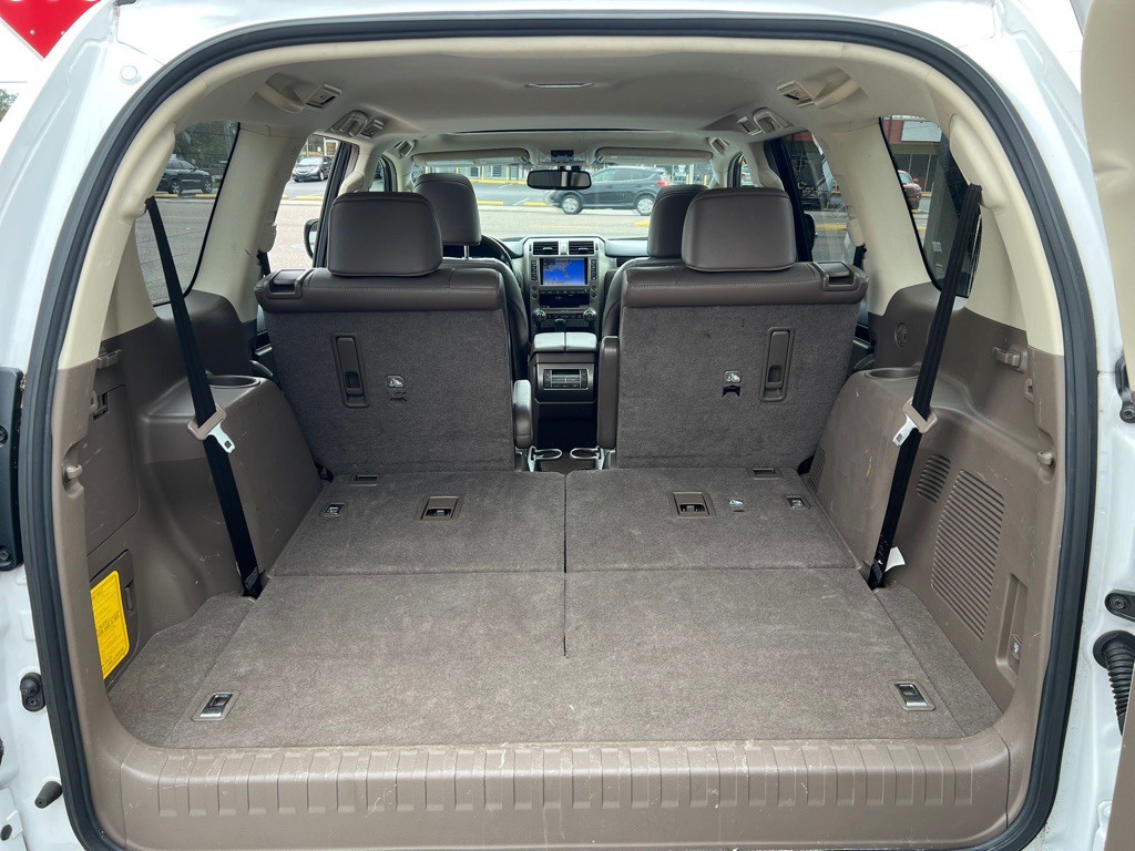 2017 Lexus GX Image 28