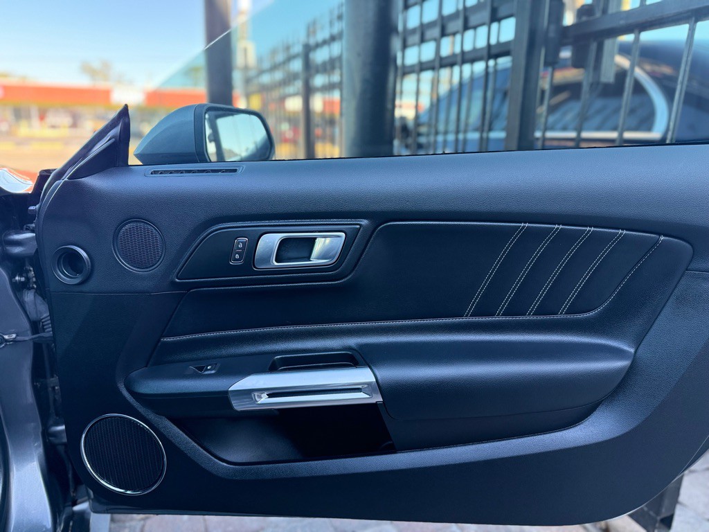 2022 Ford Mustang Image 32