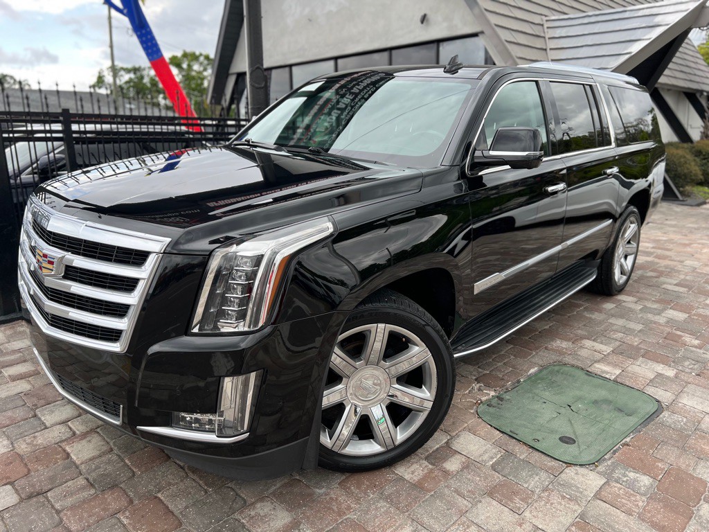 2020 Cadillac Escalade Image 2