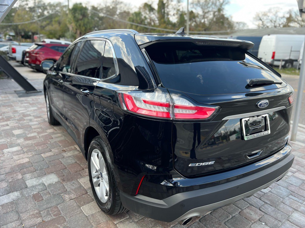 2020 Ford Edge Image 8