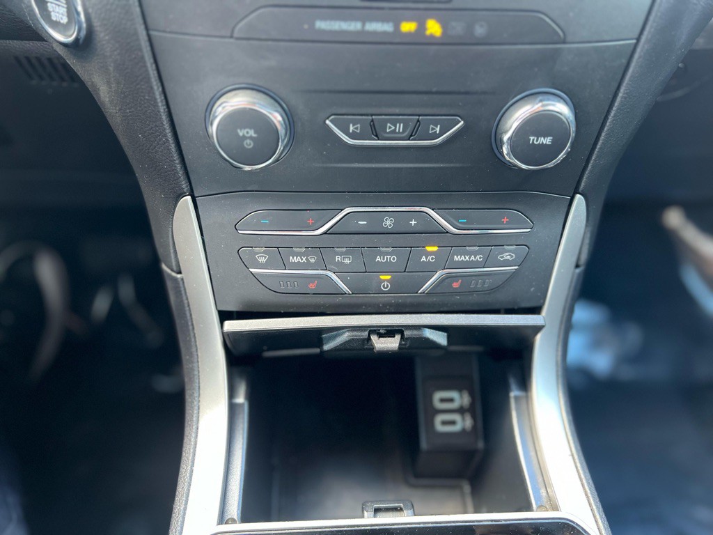 2020 Ford Edge Image 18
