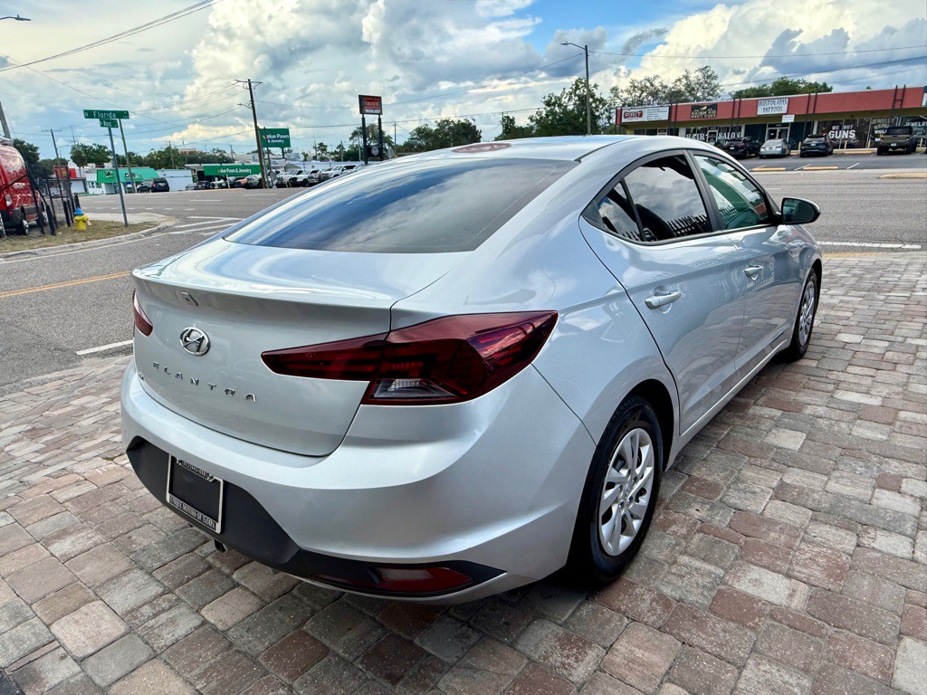 2019 Hyundai Elantra Image 8